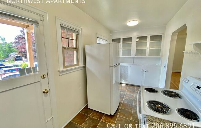 2605 44 AVE SW