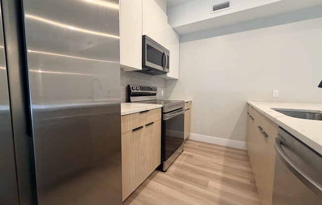 2 beds, 2 baths, 935 sqft, $3,700, Unit 302