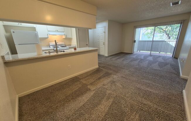2 beds, 1 bath, 920 sqft, $1,800, Unit 18