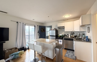 Studio, 1 bath, 650 sqft, $2,680, Unit 404