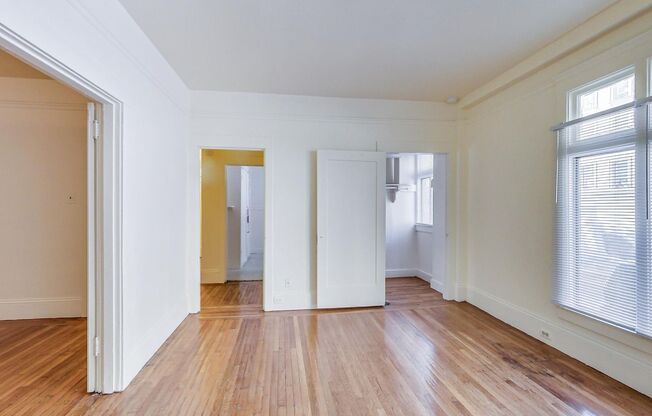 1112 LARKIN ST