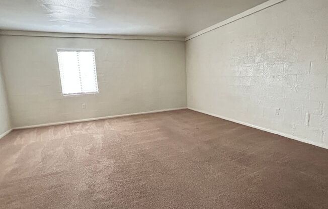 LOS BLANCOS-ALL UTILITES INCLUDED!!