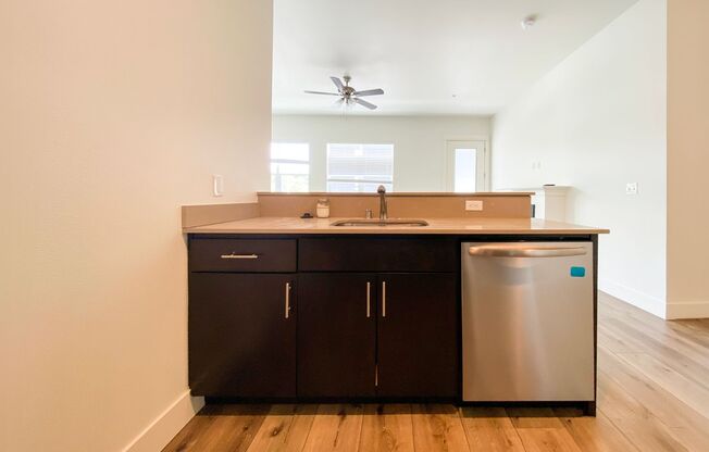 3 beds, 2 baths, 980 sqft, $2,375, Unit 220