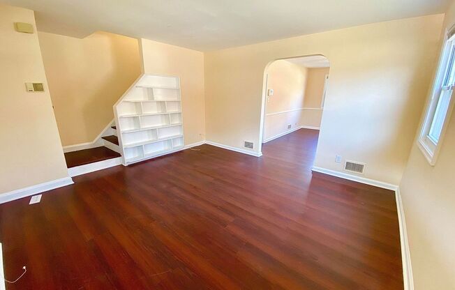 Charming 3BD/1.5BA Townhome w/ Communal Parking in West Hills, MD!