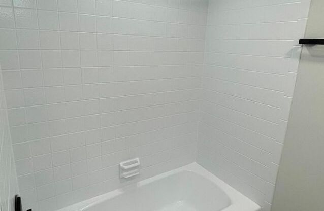 2 beds, 1 bath, $1,750, Unit G06