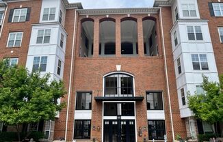 Large and quiet 1 BR 1 BA overlooking courtyard