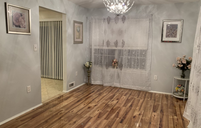 227 LINDSEY CT