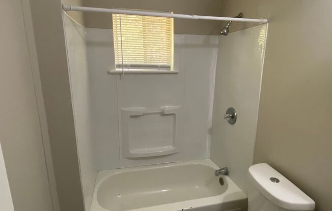 2 beds, 1 bath, $995