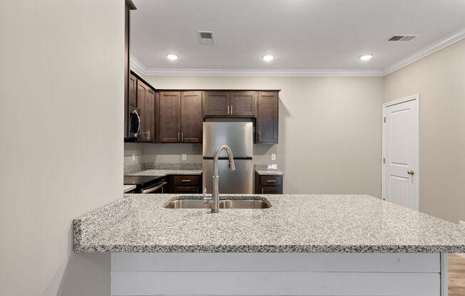 2 beds, 2 baths, 977 sqft, $925, Unit 221