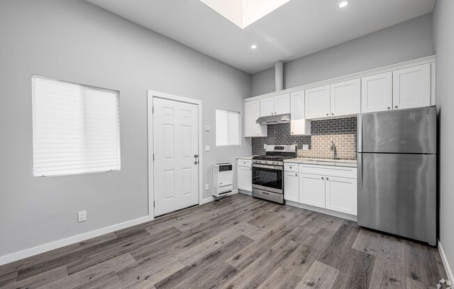 Sweet Spot Alert! Cozy 1 Bed in the Heart of LA