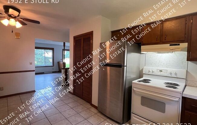 1952 E STOLL RD