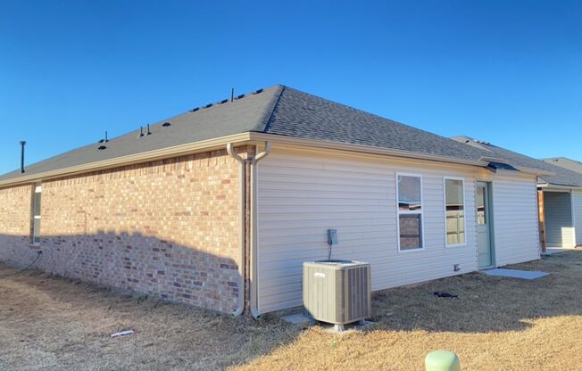 3 beds, 2 baths, $1,595