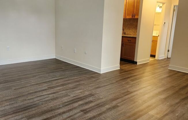 1 bed, 1 bath, 682 sqft, $1,280, Unit GL27004