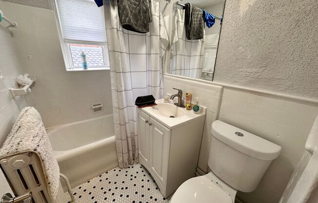 Studio, 1 bath, 300 sqft, $1,450, Unit Unit 405