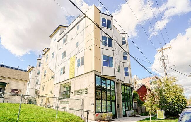 Studio, 1 bath, 156 sqft, $895, Unit O10