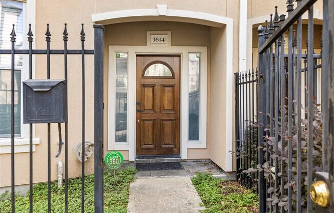 3-Story Townhome in Midtown – 3BR/3.5BA with Private Balconies