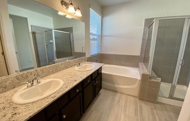 $2,295 Locan & Ashlan, 3 Bedroom - Traverse Ln, Clovis