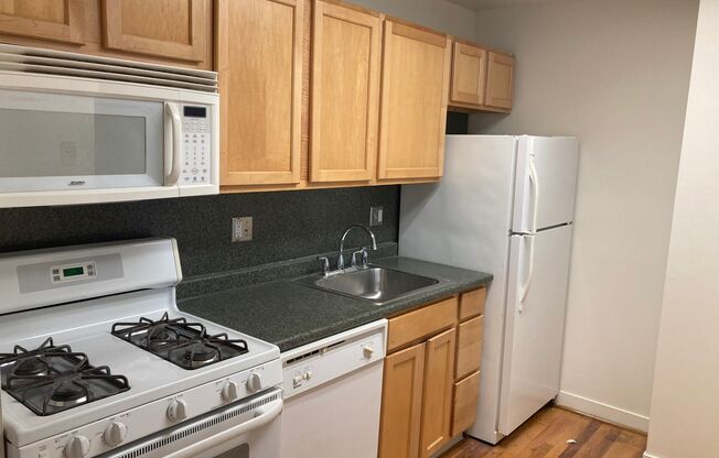 2 beds, 1.5 baths, 1,000 sqft, $1,549, Unit 15C