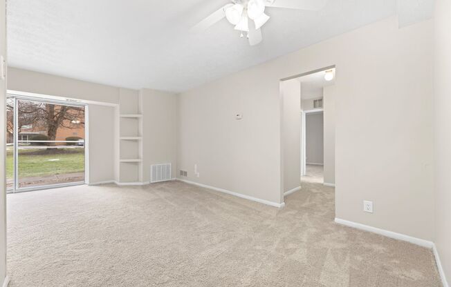 2 beds, 1 bath, 800 sqft, $1,100, Unit 379-206