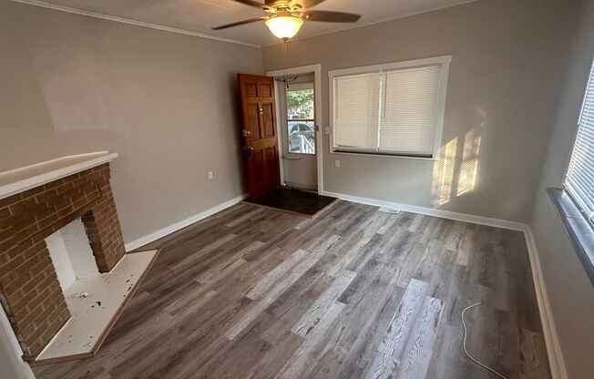 $750- 2 bed 1 bath - Newly Remodeled Duplex