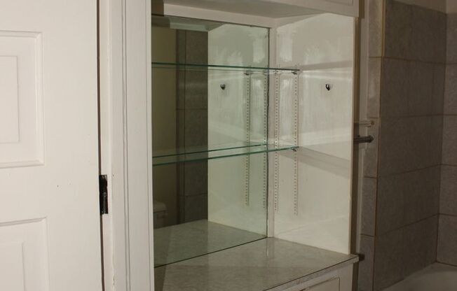 PRELEASING for AUGUST! Close to Campus: Dishwasher and Washer/Dryer Included