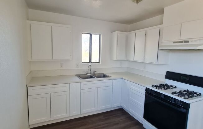 2 beds, 1 bath, 762 sqft, $1,300