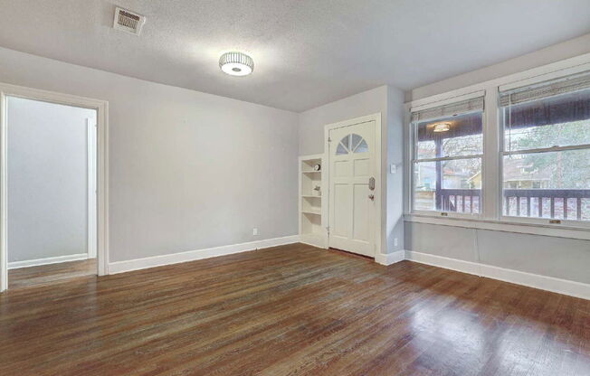 1309 E 13 ST