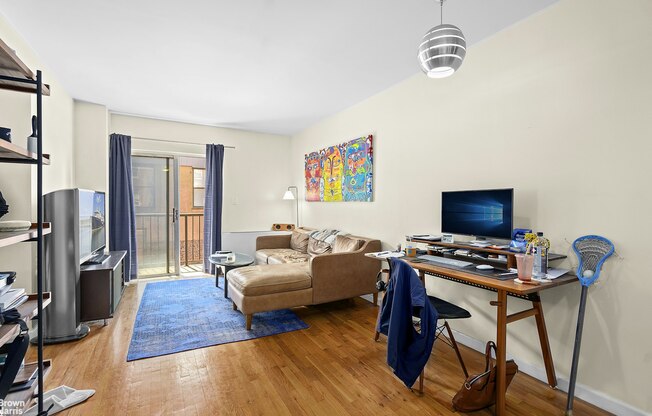 350 W 14 ST