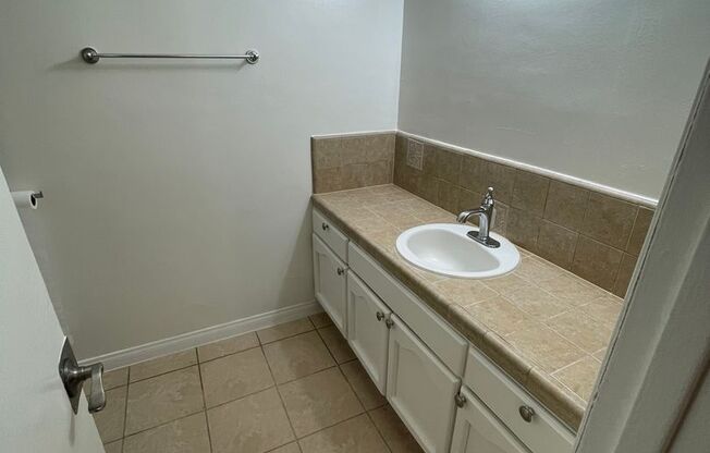 2 beds, 2 baths, 800 sqft, $3,000, Unit 1