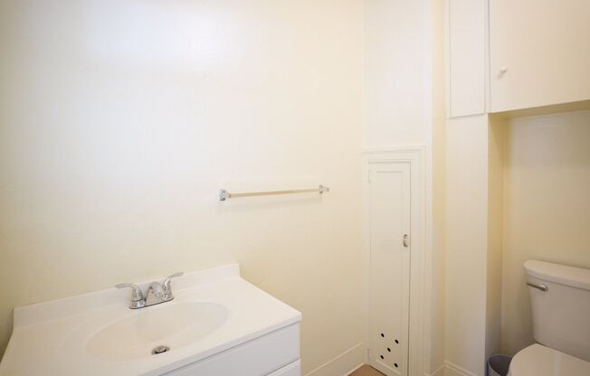 2 beds, 1.5 baths, $3,300, Unit 530-FR