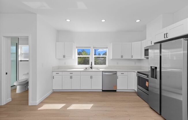 Modern 3 Bed / 3 Bath Townhome with In-Unit Laundry and Shared Backyard Retreat