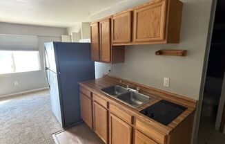 Studio- Ample Parking Next To MSU
