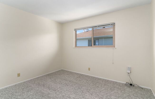 2 beds, 1 bath, $2,350, Unit 1576-E