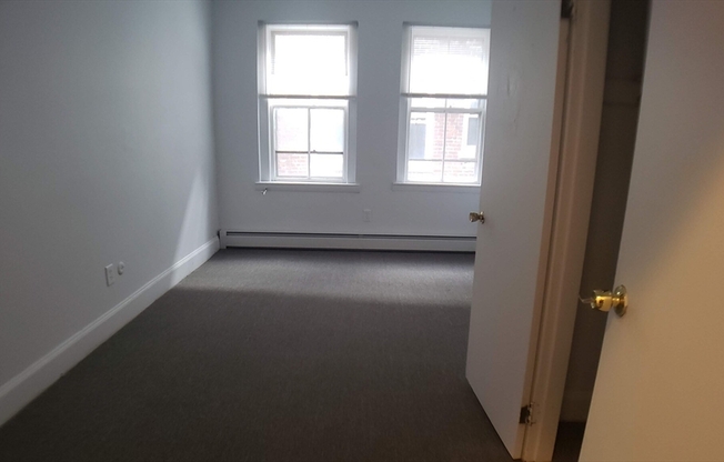 4 beds, 1 bath, 1,100 sqft, $3,800, Unit 3