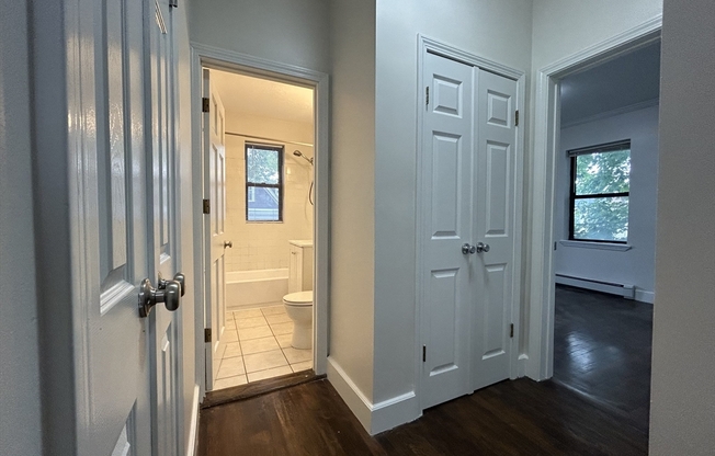 2 beds, 1 bath, 800 sqft, $2,475, Unit 4