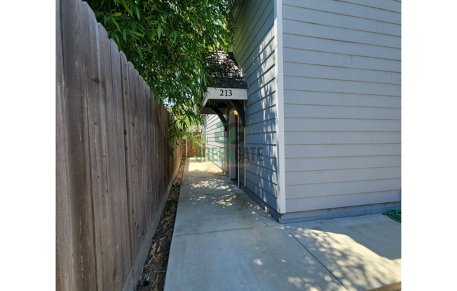 Gorgeous 1 Bedroom, 1 Bathroom Home Available NOW!