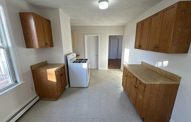 2 beds, 1 bath, $2,400, Unit 2