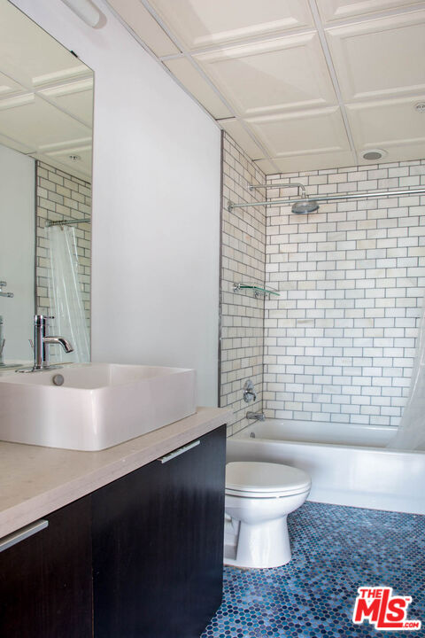 Studio, 1 bath, 760 sqft, $2,250, Unit 714