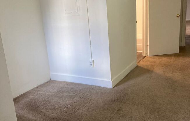 1 bed, 1 bath, 700 sqft, $1,299, Unit 50-1B