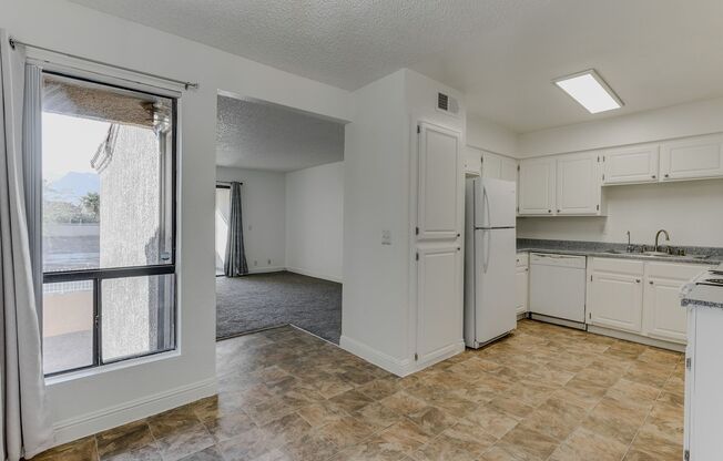 3 beds, 2 baths, $1,495, Unit # 2097