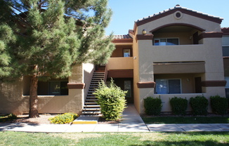 1ST FLOOR CONDO UNIT 1 BEDROOM / 1 BATH, IN A GATED COMMUNITY