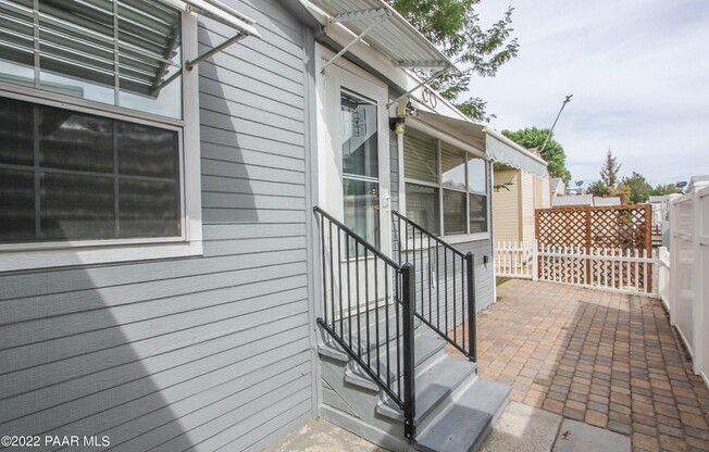 821 N MESQUITE TREE DR