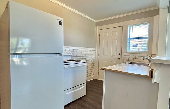 Cozy Home Near Downtown!! Short-term lease options available!