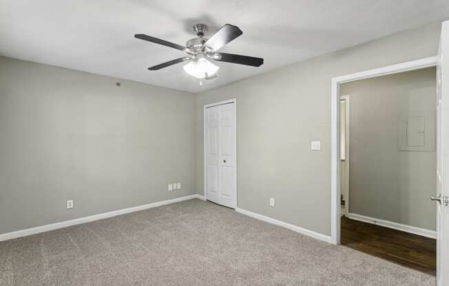 Bedroom with ceiling fan and carpet floors at Oakley Run apartments in Smyrna, GA