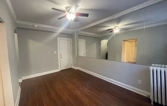 Studio, 1 bath, 400 sqft, $1,195, Unit 105