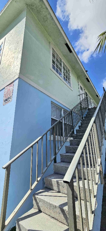 765 W 7 ST
