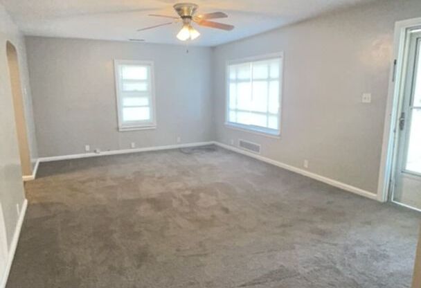 Large 2 Bedroom home with a Garage