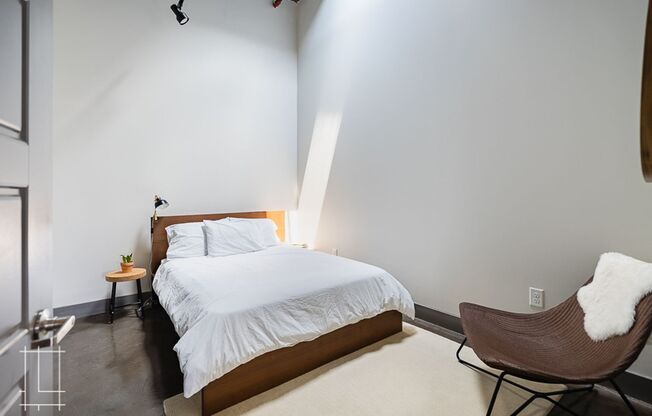 1 bed, 1 bath, $1,650, Unit 727 N. 4th St. Apt. 130