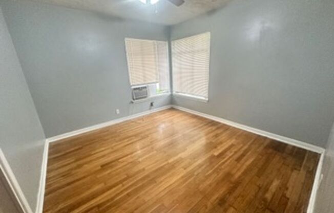 2 beds, 1 bath, $1,195