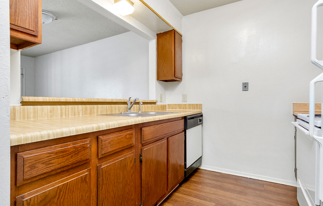 1 bed, 1 bath, 750 sqft, $595, Unit 612